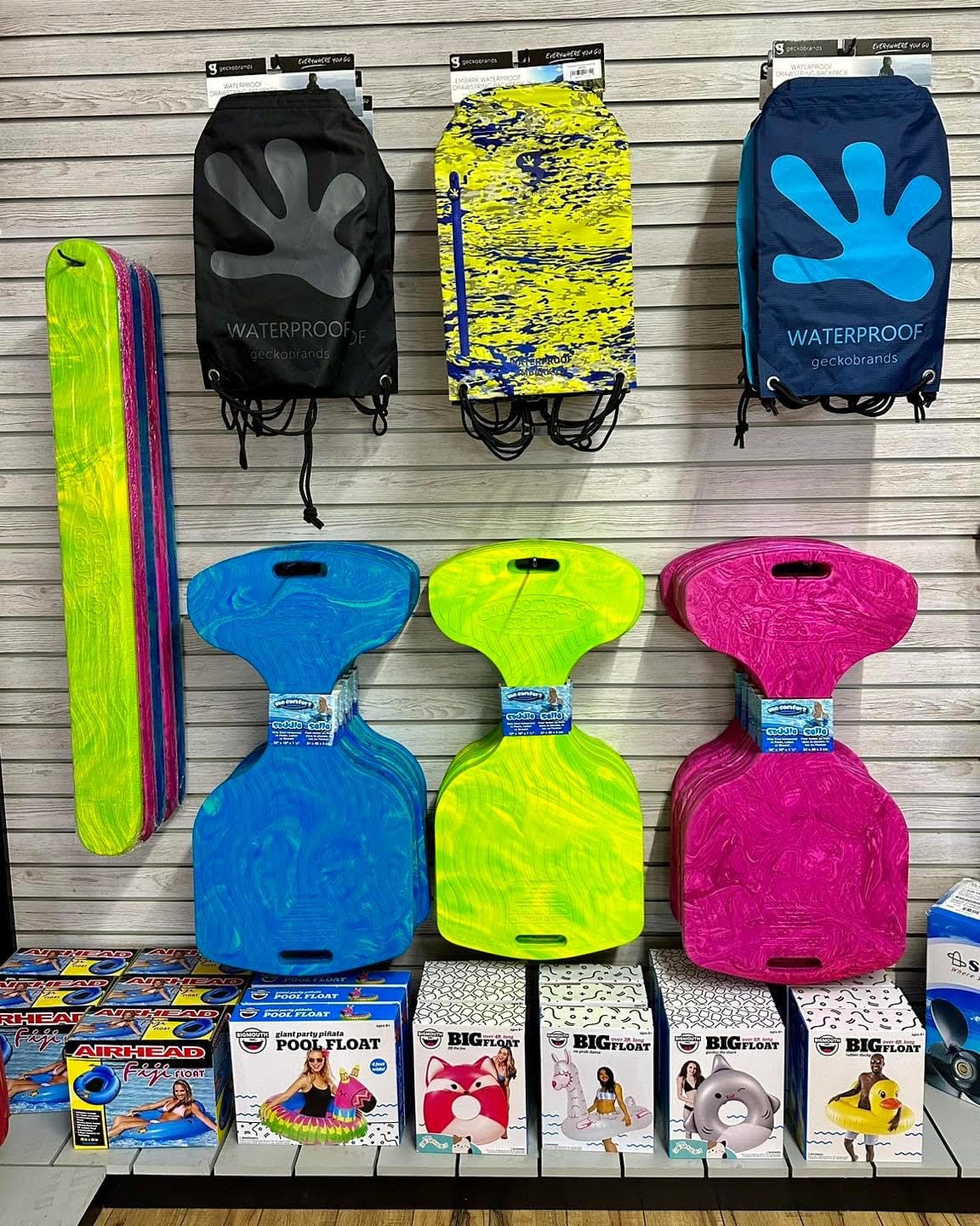 Our Green River Marina Store on Green River Lake has food & drinks, tools, fishing supplies, and boating essentials. Need fuel? Our gas dock offers both 87 & 91 octane fuel.