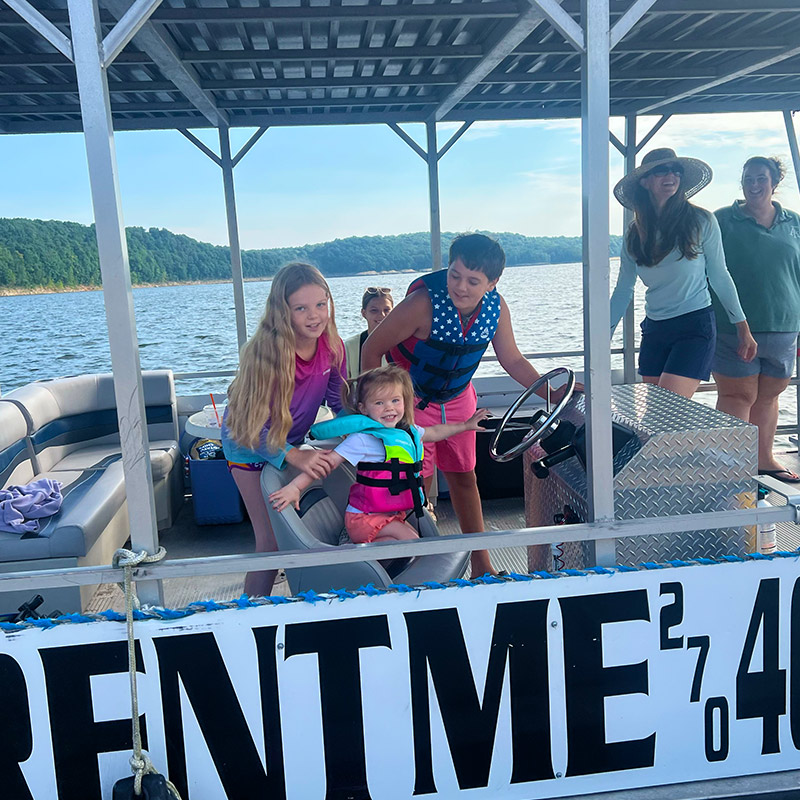 Marina near me –Full-service Green River Lake marina and pontoon boat rentals. Premier wet slips for your boat. Green River Marina can supply all your boating & fishing needs.